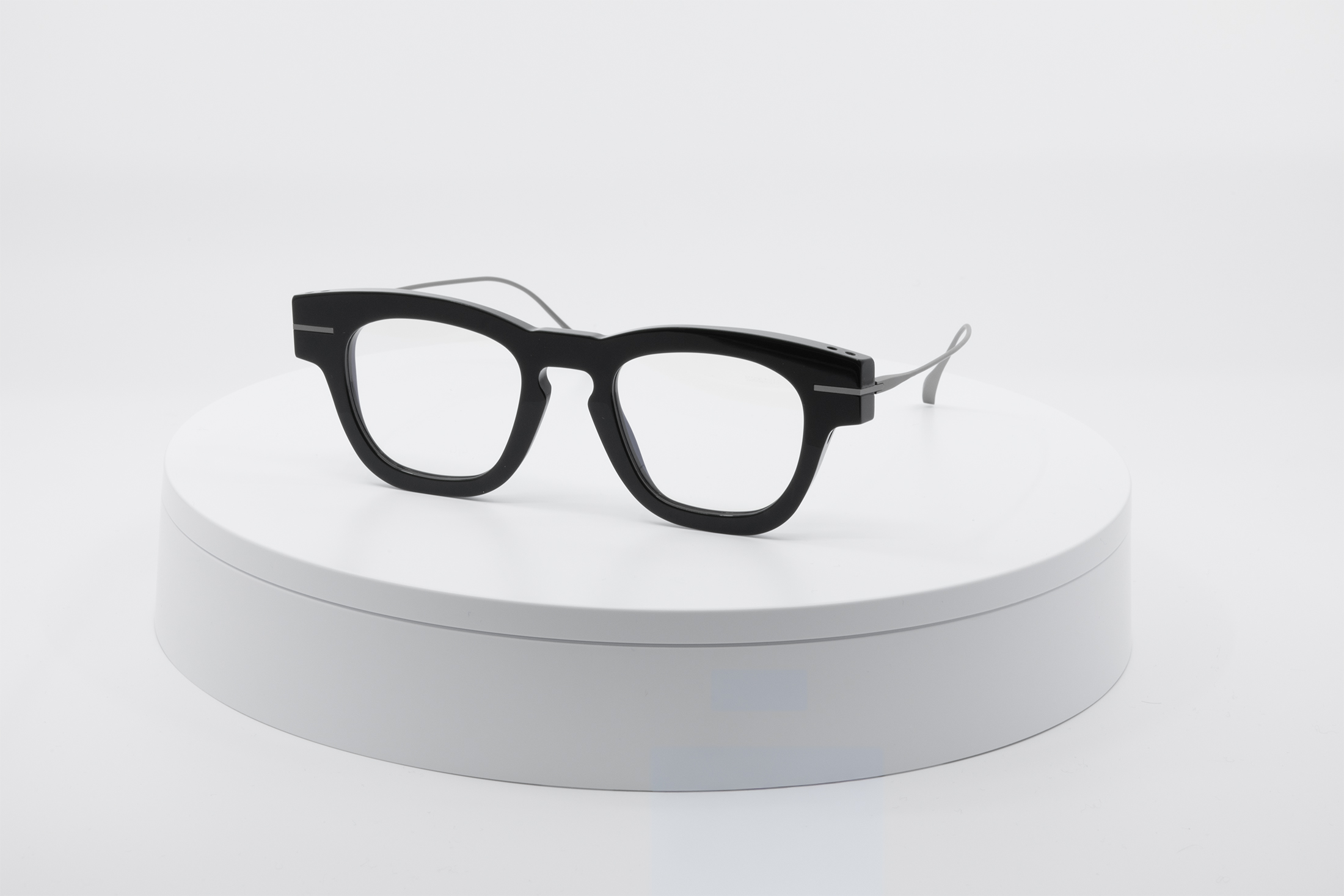 Nov·42 — Dark Grey Sand angled